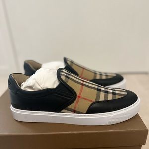 Burberry Women New Salmond Slip-on sneakers